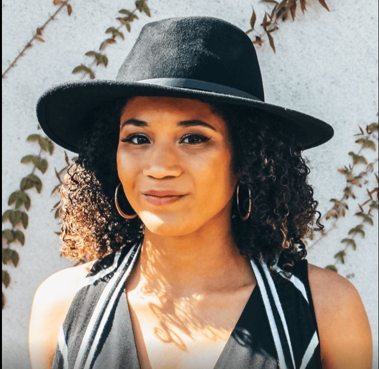 Niyra Tealer