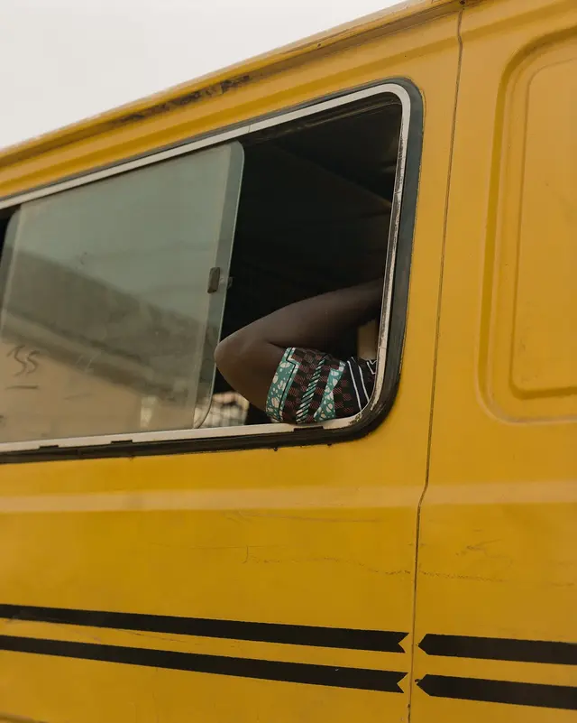 Ollie Babajide Tikare holds onto “little fragments of life” in his photobook Èkó
